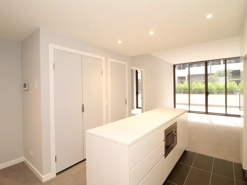 Spacious One Bedroom with Large Courtyard