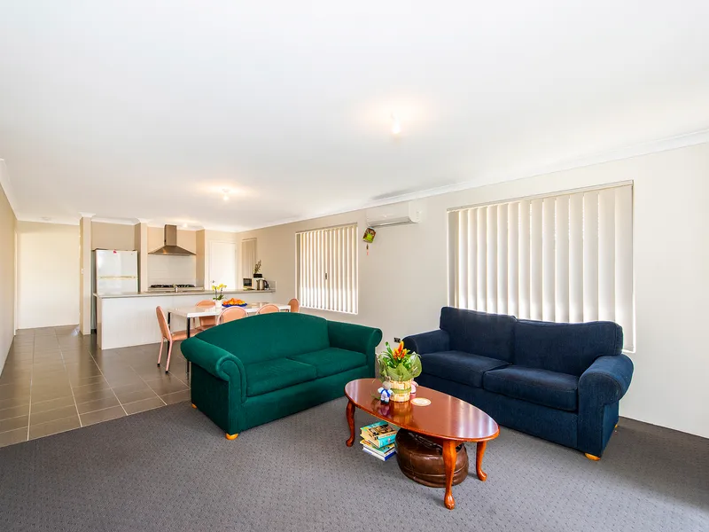 Modern 3 x 2 home near Champion Lakes