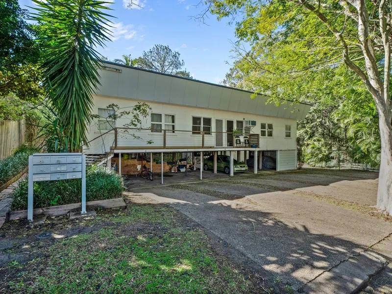 Positioned at the end of a cul-de-sac and facing on to a strip of greenbelt – this property is perfectly located if you are looking for a tranquil r