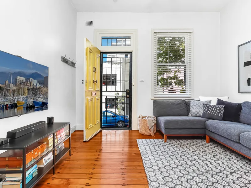 Light & bright corner position! 2 level, 2 bedroom terrace close to everything!