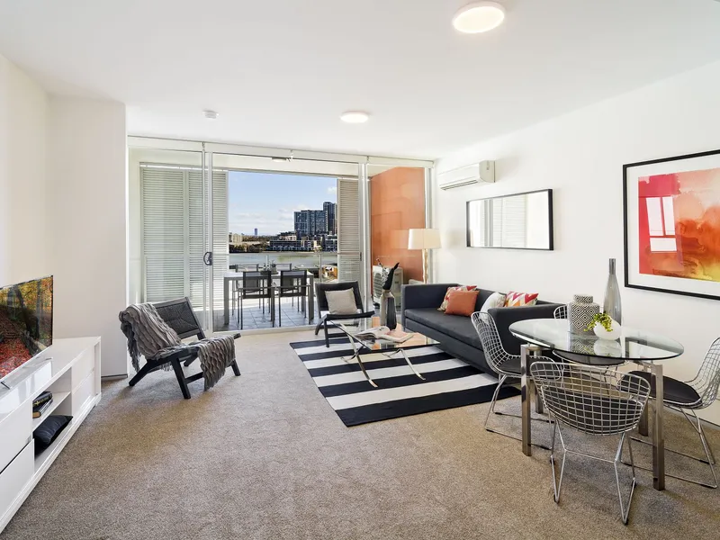 Stylish 1 Bedroom Apartment with Water View