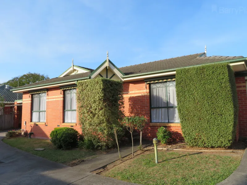 SPACIOUS UNIT WITH NEW CARPETS & FRESH PAINT