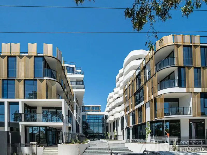 BRAND NEW APARTMENT IN THE HEART OF OAKLEIGH