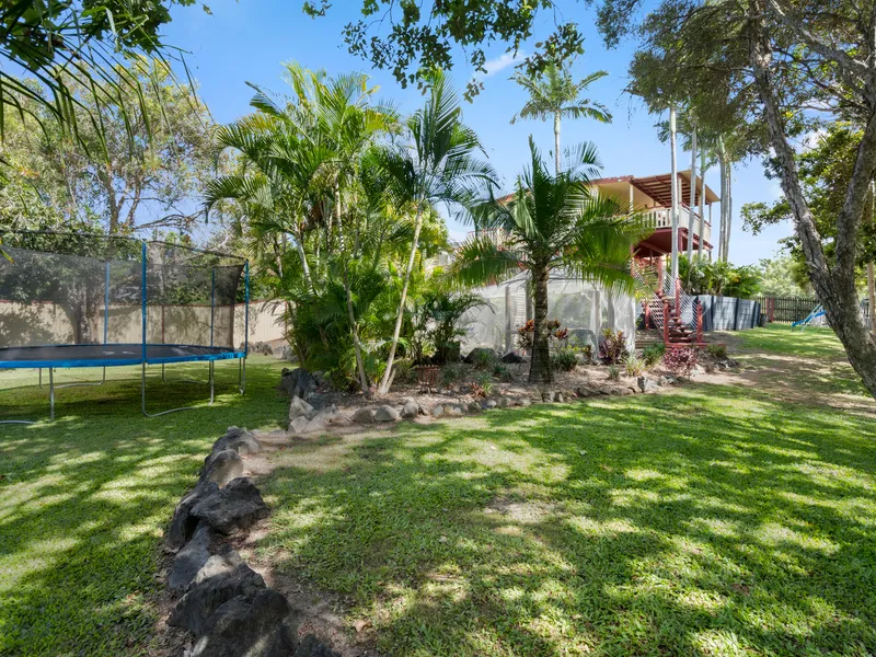 IMMACULATE HIGH-SET HOME ON 809SQM BLOCK!