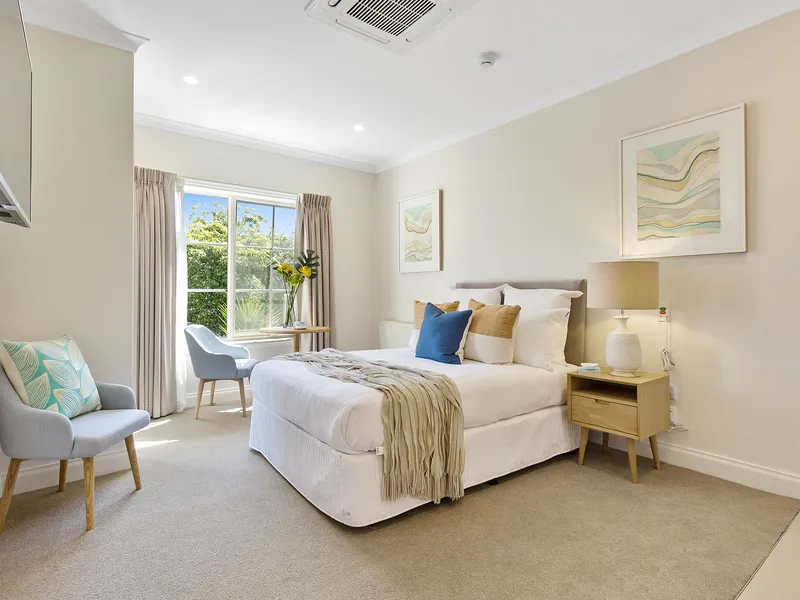 Light and bright studio unit