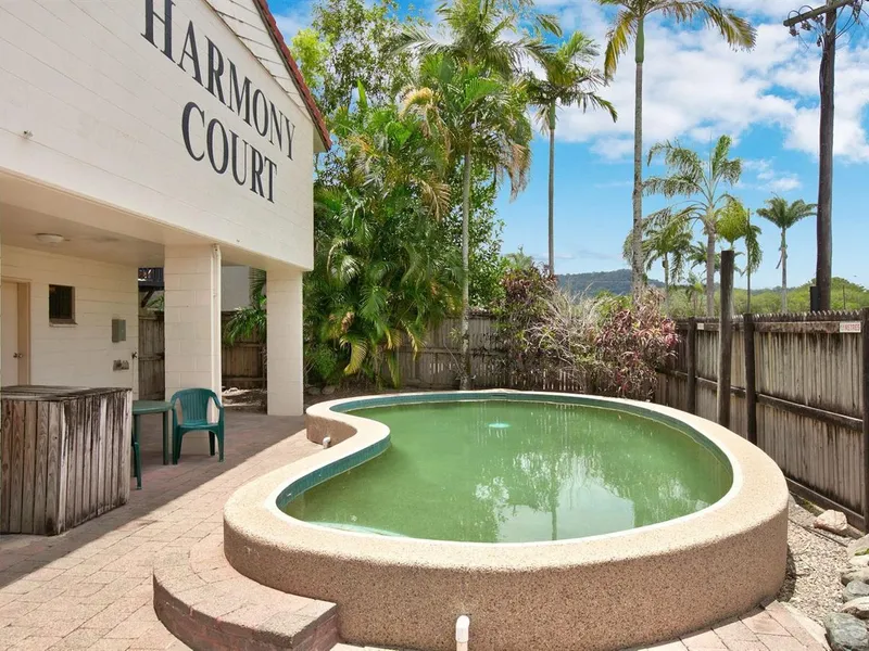 One bedroom unfurnished unit on the first floor in a small quiet complex.