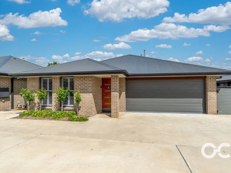 Open plan living close to Botanic Gardens