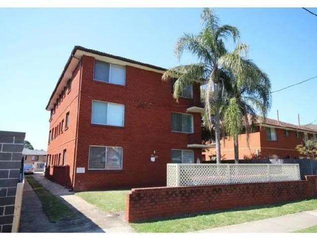 WALKING DISTANCE TO CAMPSIE STATION | NEAT TWO BEDROOMS UNIT            