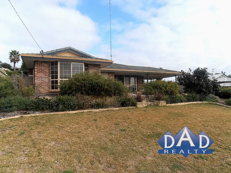 FAMILY HOME CLOSE TO PARKFIELD PRIMARY SCHOOL