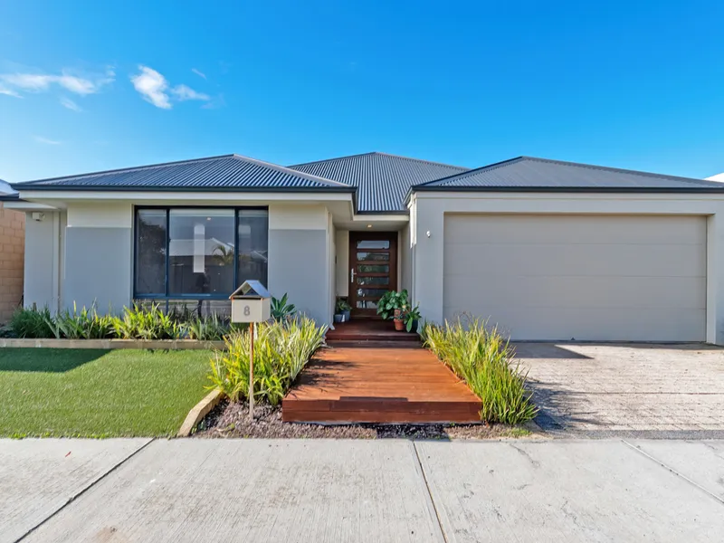 COASTAL PARADISE WITH ROOM FOR THE WHOLE FAMILY!