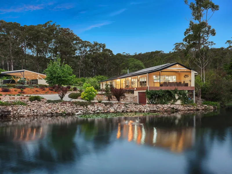 TRANQUIL & LAVISH LIVING SET IN A PREMIERE LOCATION !