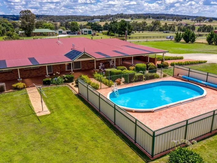 Family Home on 1.008ha (2.5 acres)