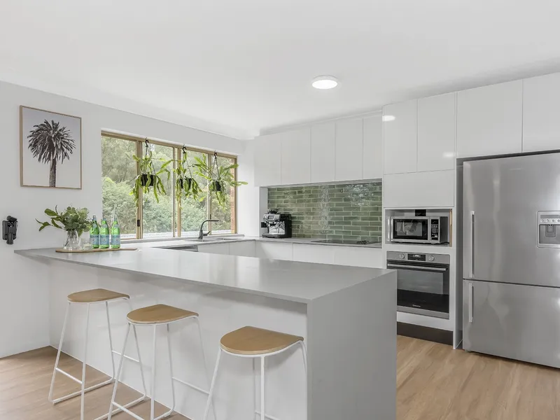 Tastefully Renovated Apartment Only Five Minutes to the Beach!