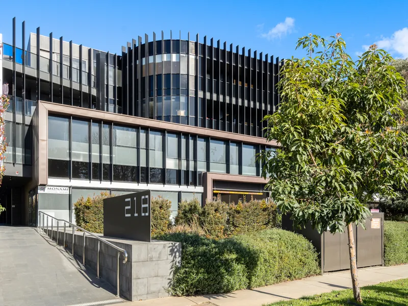 BAYSIDE LIFESTYLE AWAITS!