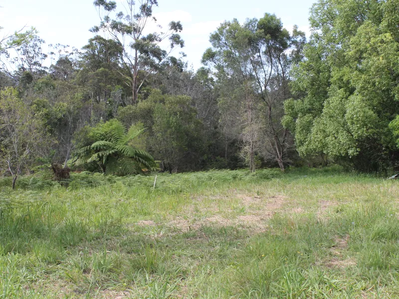 EXCELLENT LOCATION TO BUILD YOUR NEW HOME