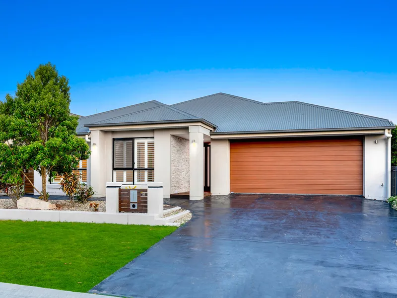 Vacant, Modern & Stylish Home in a Fantastic Location!