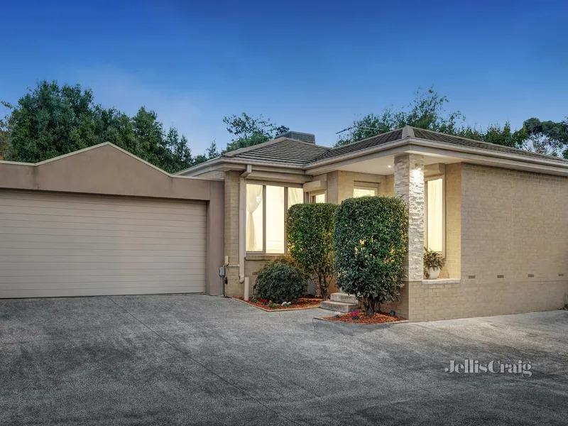 Rear set, single level with amazing alfresco