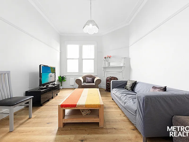Large One Bedroom Apartment With Courtyard Access