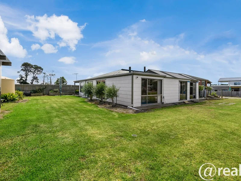 Affordable And Great Location Corinella !!