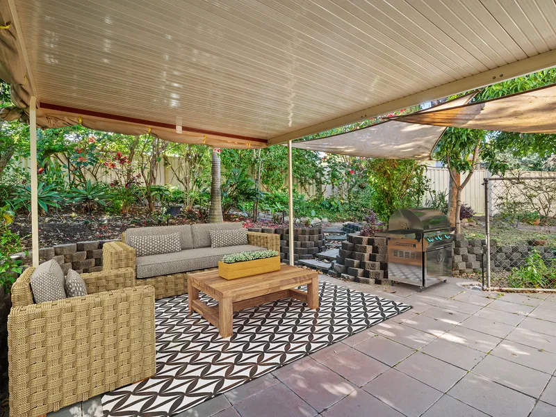 Outdoor Entertaining & Amazing Location!