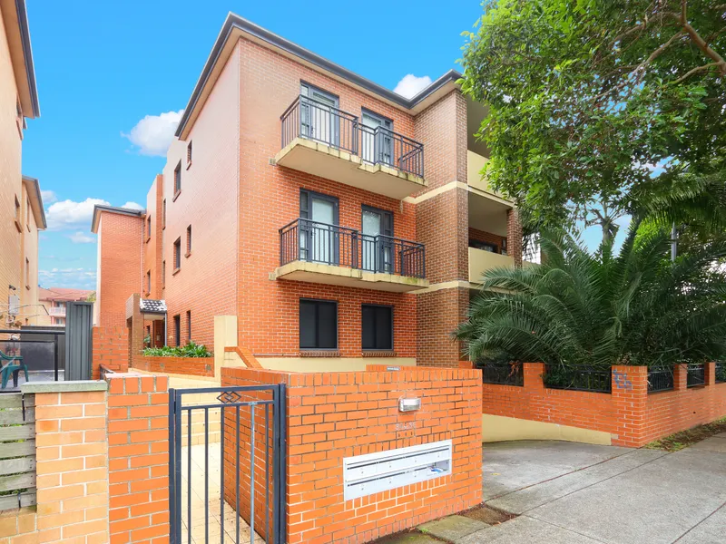 UNDER OFFER - Oversized North Facing Garden Apartment