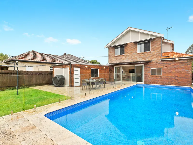 BEAUTIFULLY PRESENTED CONTEMPORARY HOME IN SOUGHT AFTER LOCATION