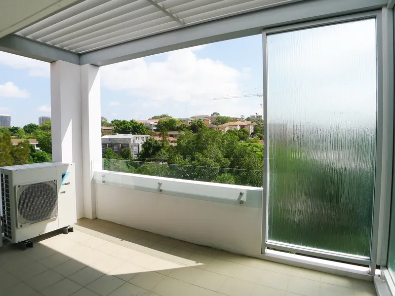 Modern 2 Bedroom Apartment in Convenient Location