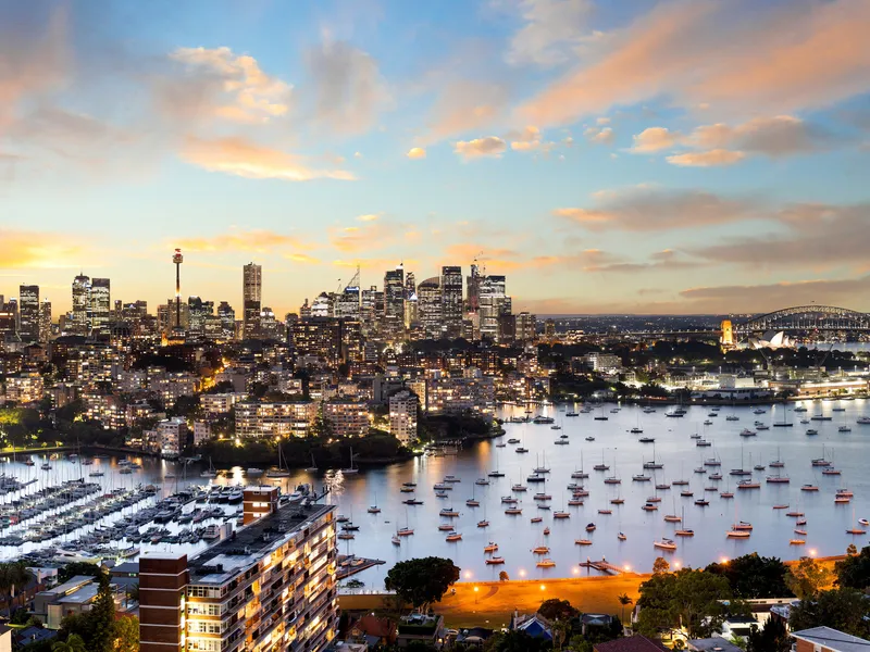 'Eastbourne Tower' Architect Designed tri-level NY Style Penthouse with Unique Sky Lounge offering Iconic Views of Sydney Harbour Bridge, Opera House