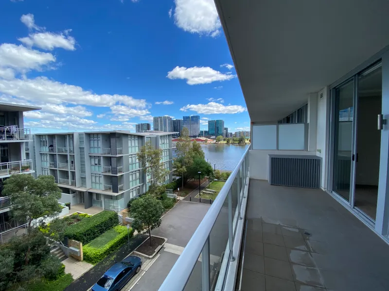 Amazing three bedrooms residence with panoramic water views