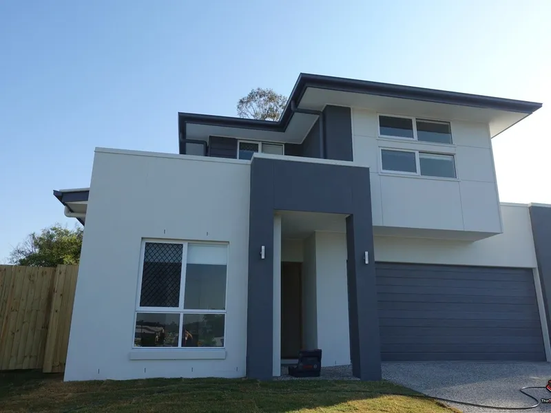 Nearly new with Mansfield SHS