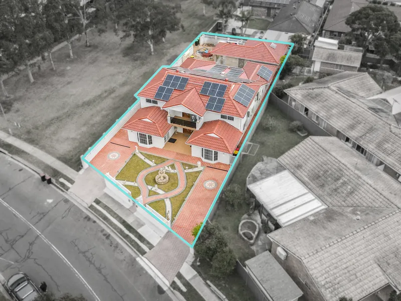 Grand Family Estate in Exclusive Flinders Crescent