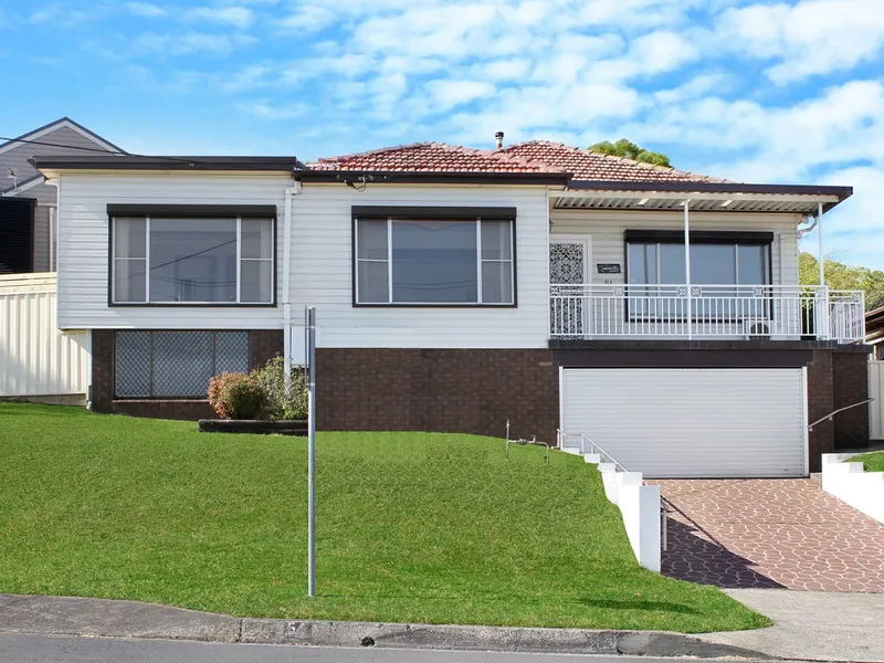 LOVELY HOME WITH LEAFY OUTLOOK!