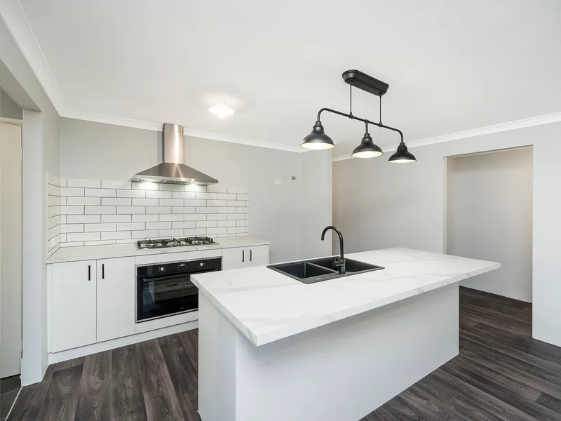 NEAR NEW IN BRIGHTWOOD ESTATE