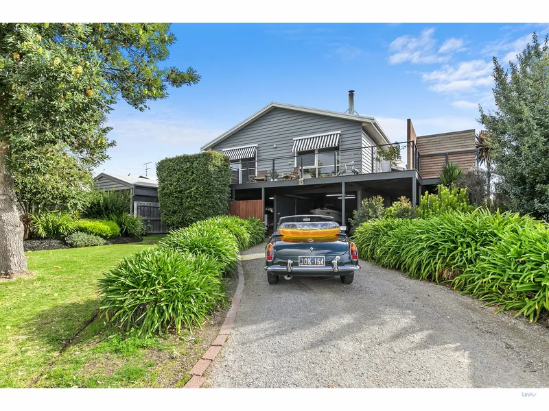 Unbeatable Beachside Location- A Lifestyle to Envy