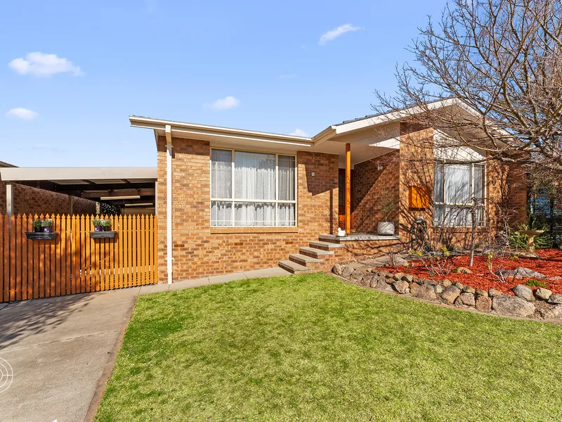 Stylish and Comfortable Living in a Quiet Cul-De-Sac
