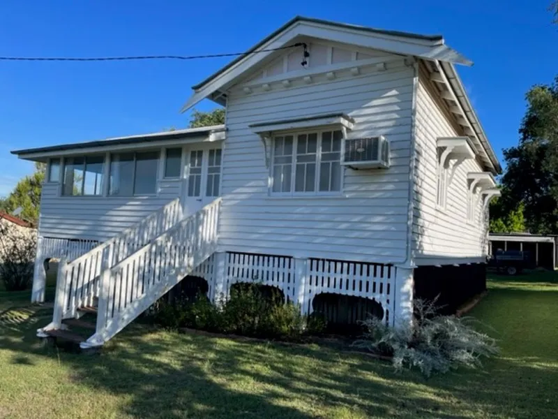 Freshly Renovated Home Close to Schools and Shops