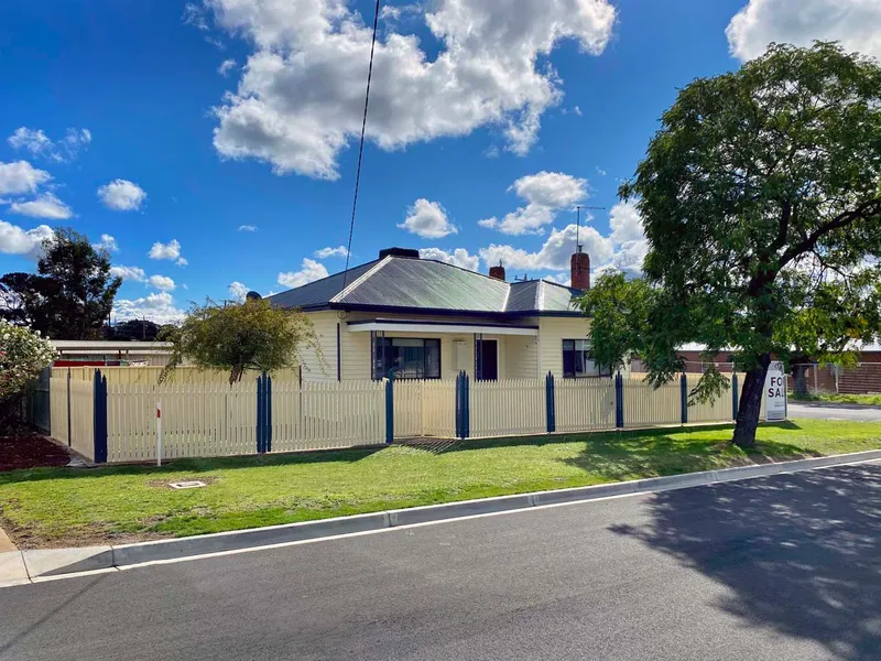 Maryborough character in a bright and shiny move in package!