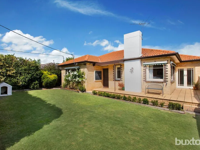 Count up the accommodation, add in this premier location & see the value here!