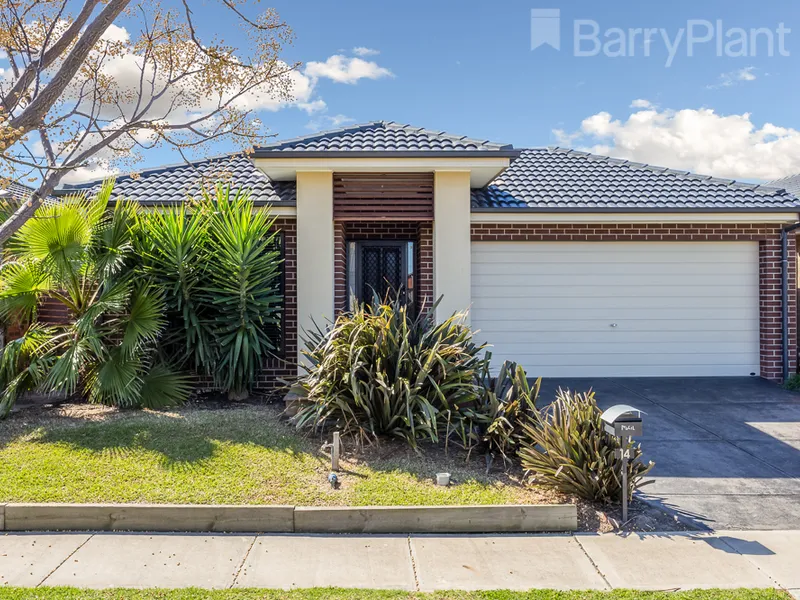 Stunning Family Living within the Featherbrook Estate