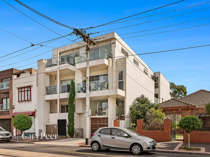 Lots of space & lots to admire