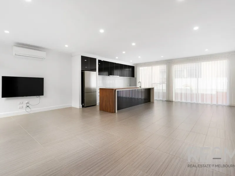 Stunning Collingwood Penthouse!