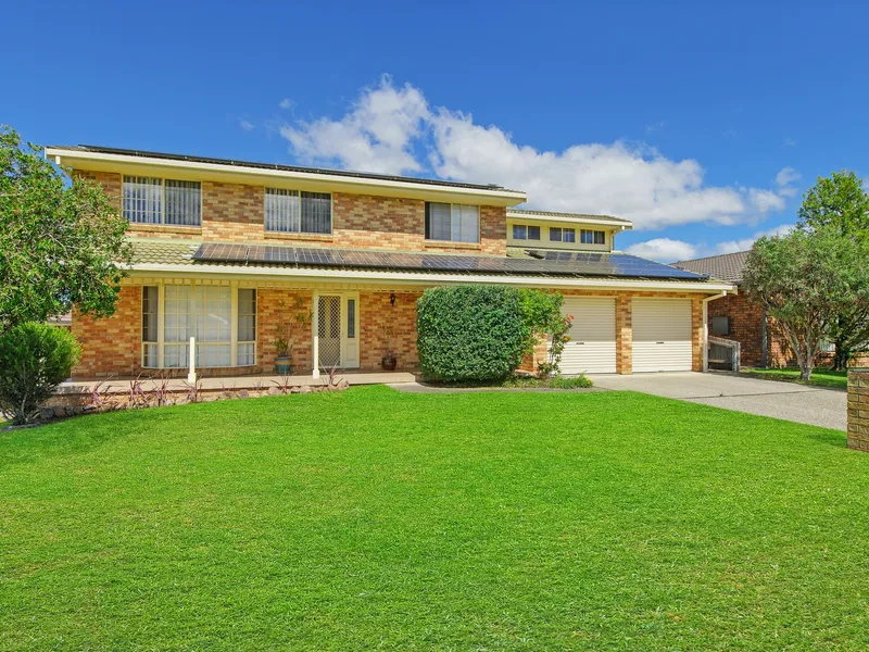 Huge Family Home in House Proud Culdesac