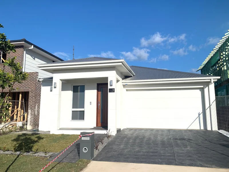 LUXURY SINGLE LEVEL HOME