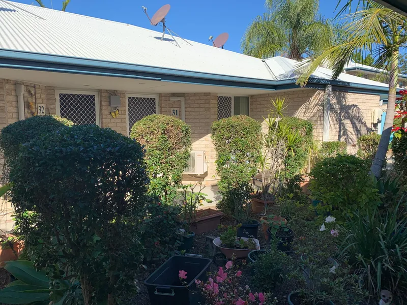 Ground floor air conditioning retirement village unit for rent-Close to everything!