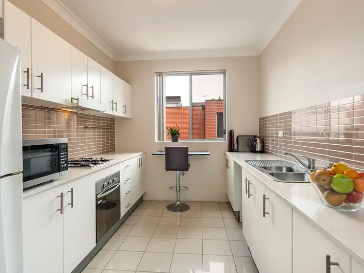 Wonderfully Presented Unit - Excellent Location!