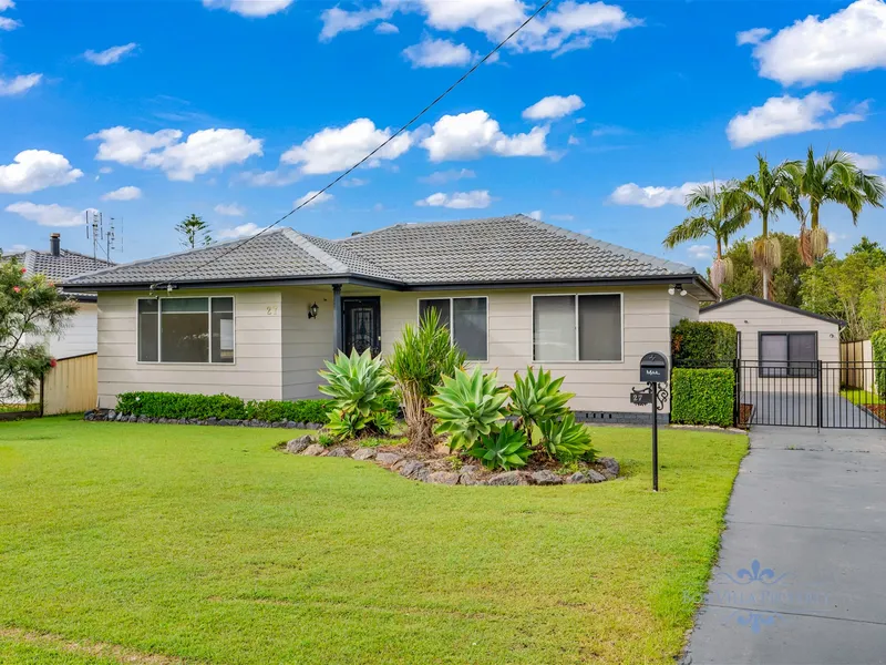 Family Home PLUS Separate Teenage / In-law Retreat