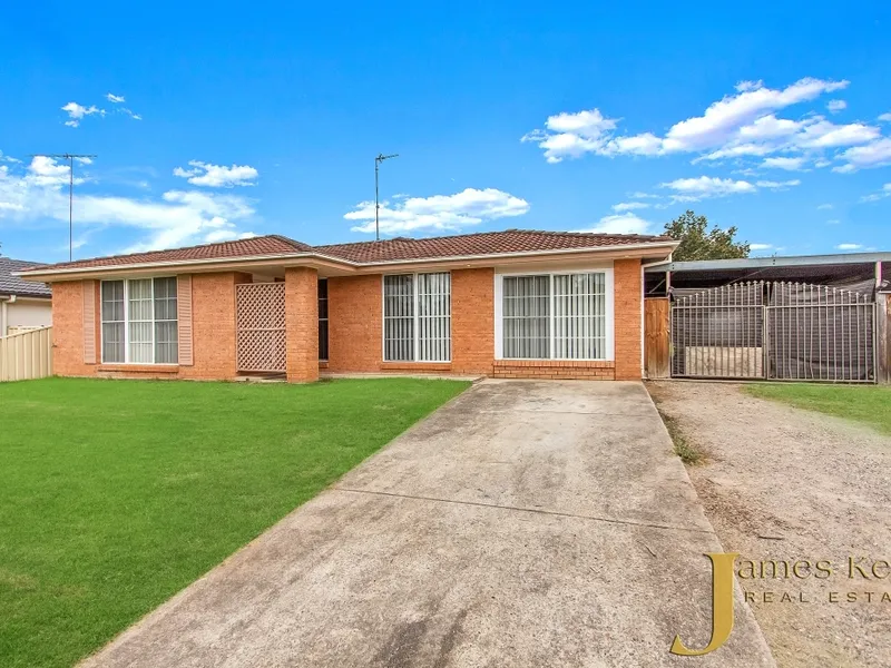 Well Maintained and Spacious 4 Bedroom Home!! AVAILABLE NOW!!