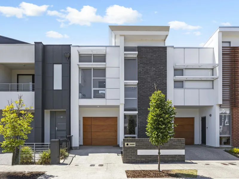 Beautiful established modern home – why build when you can move in straight away.