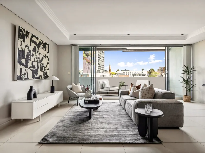 Penthouse-Inspired Apartment In Unbeatable Lifestyle Precinct