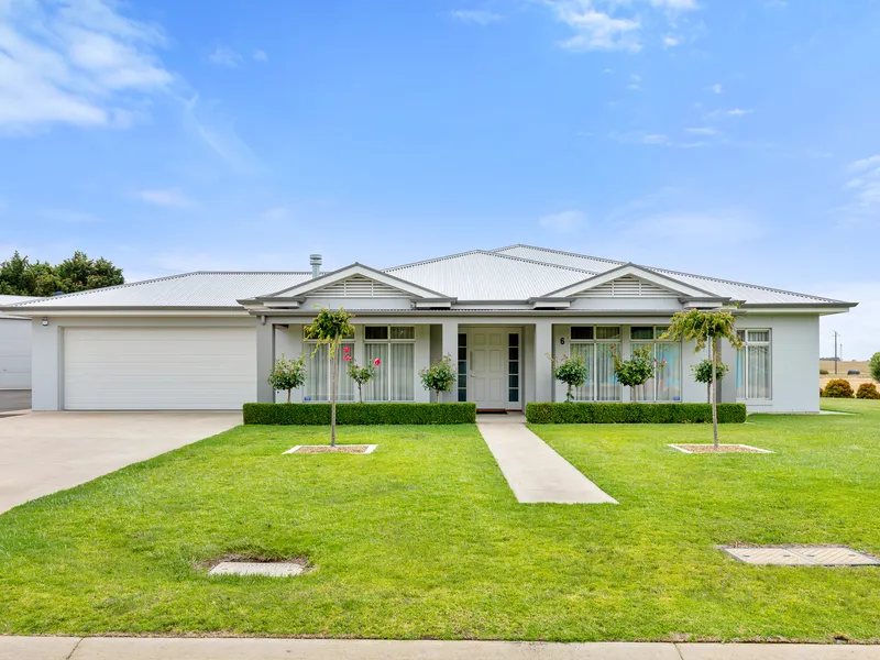 Perfection and luxury abound in this entertainers' dream home.